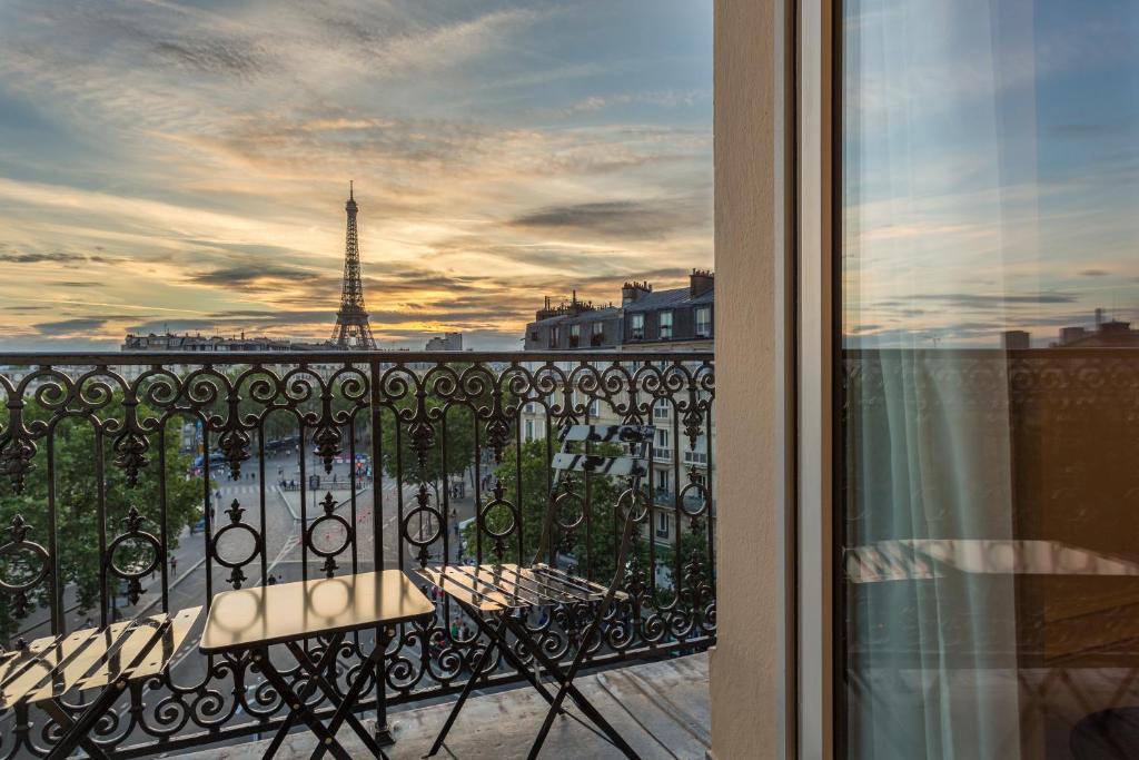 Hotels in Paris with Eiffel Tower view-Hôtel La Comtesse- photo