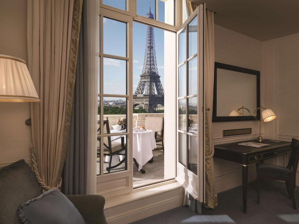 Hotels in Paris with Eiffel Tower view-Hotel Shangri-La Paris- photo