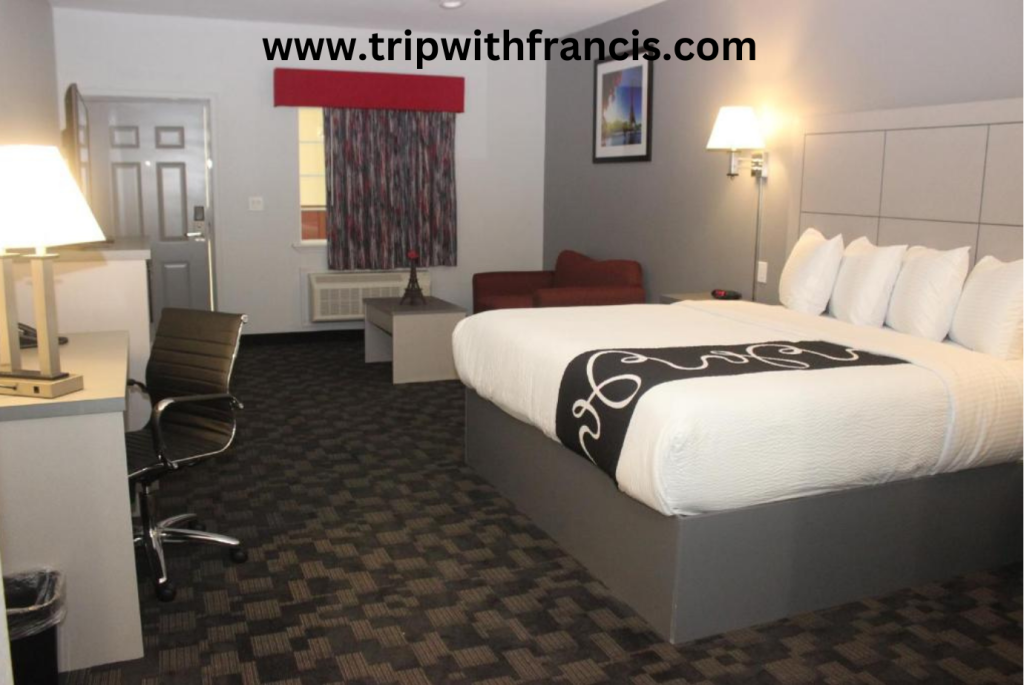 hotels in paris tx: Paris Inn & Suites- photo - @tripwithfrancis